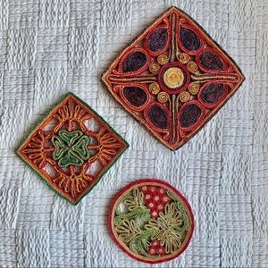 LIKE NEW SET OF 3 VINTAGE BOHO WOVEN REED TRIVETS